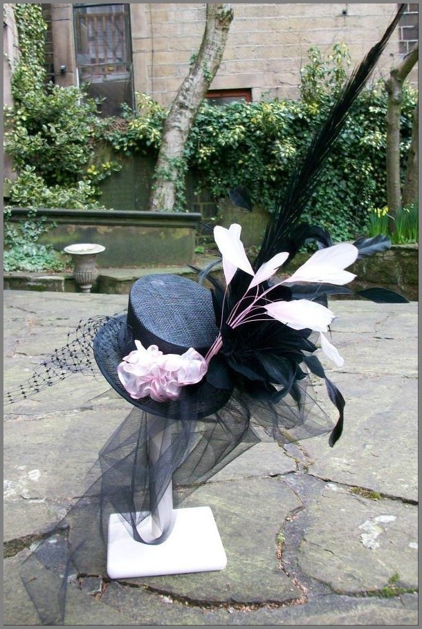 Black_Pink_Hat2