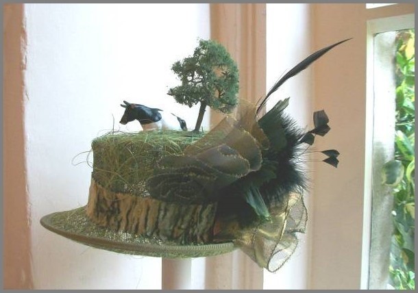 Lying_Cow_Hat_Horizontal