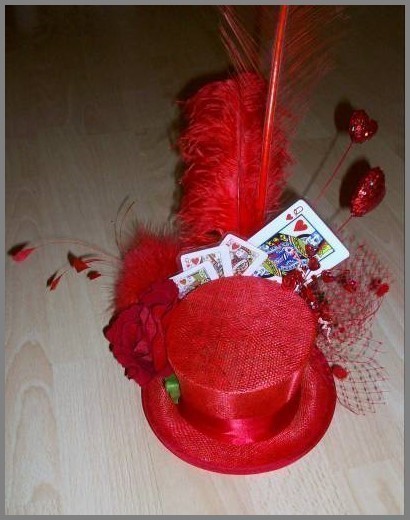 Red_Queen_Hat